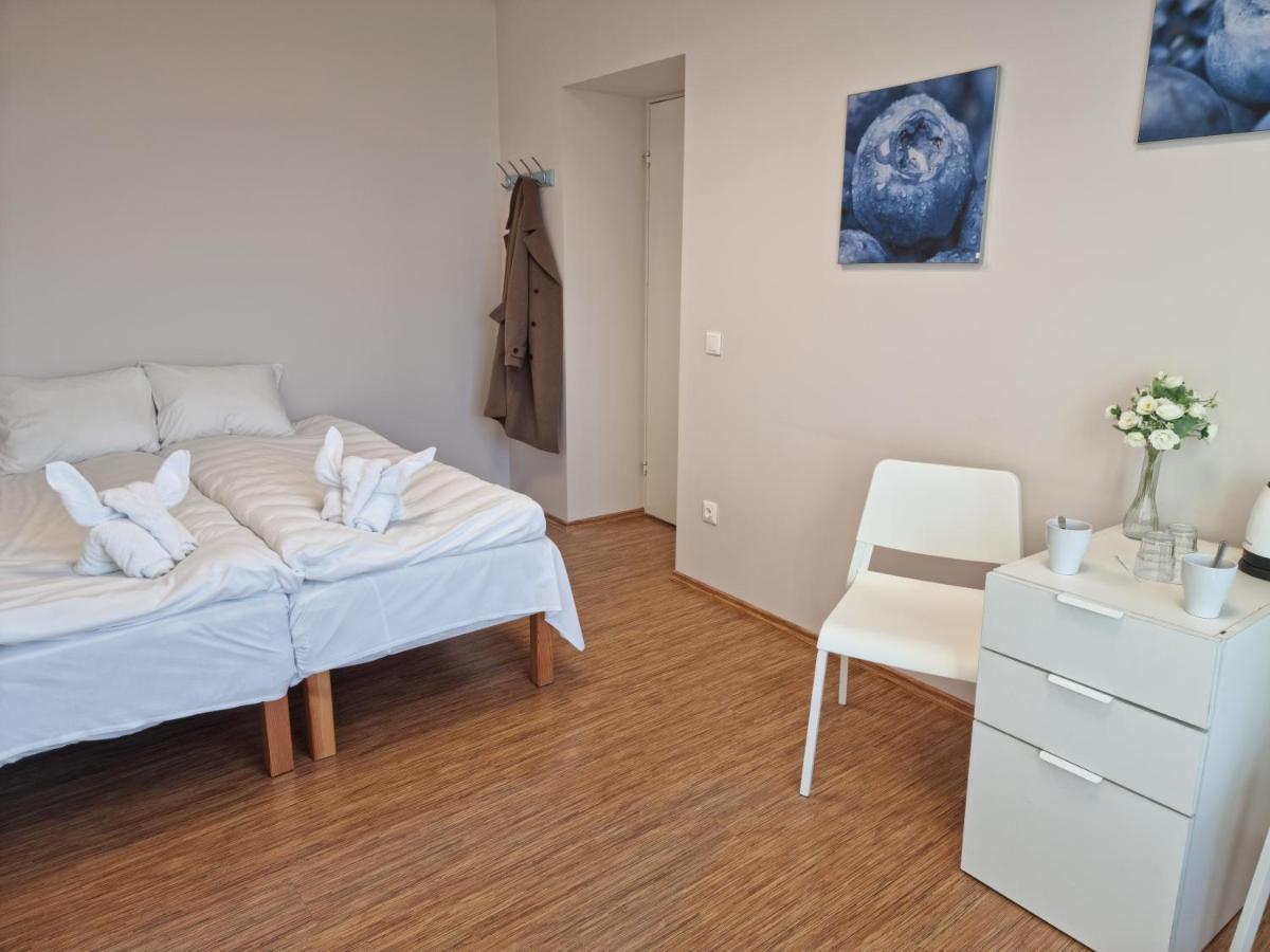 Room Near City Center Harbour Таллин Экстерьер фото