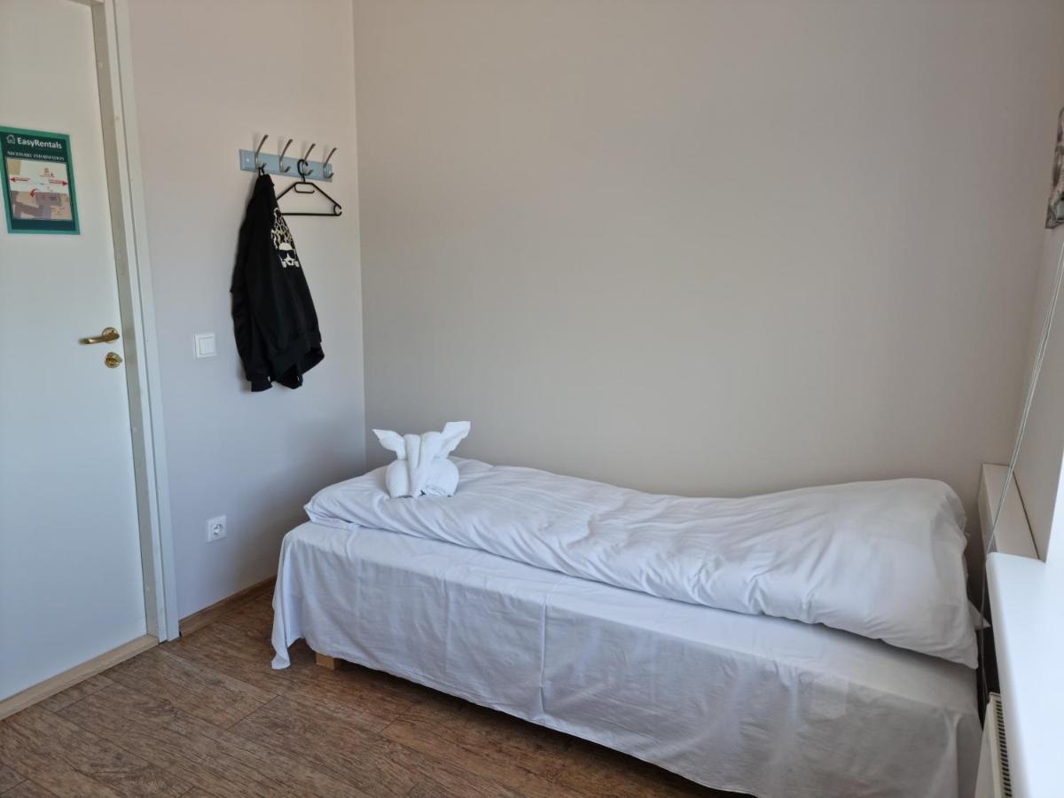 Room Near City Center Harbour Таллин Экстерьер фото