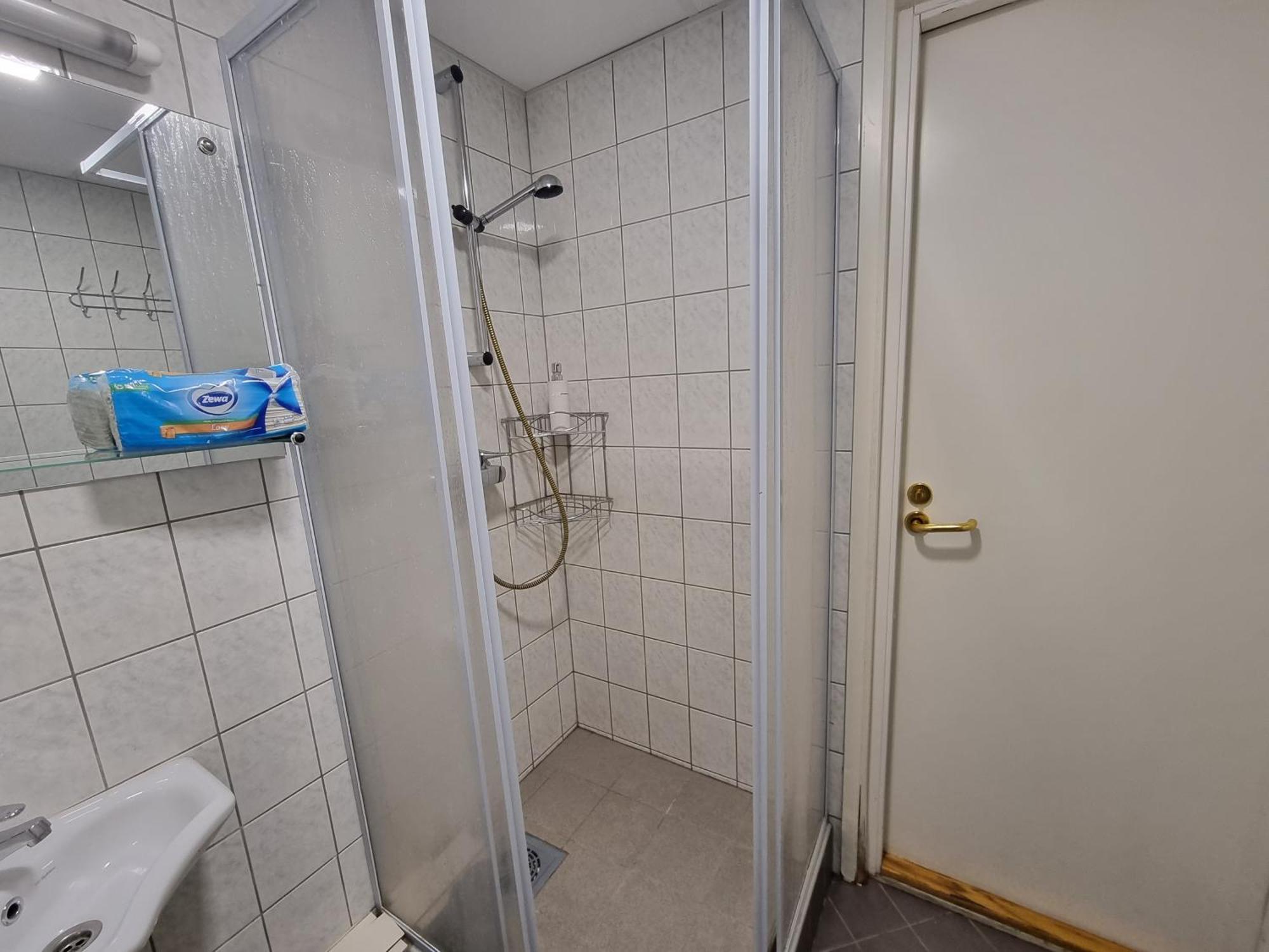 Room Near City Center Harbour Таллин Экстерьер фото